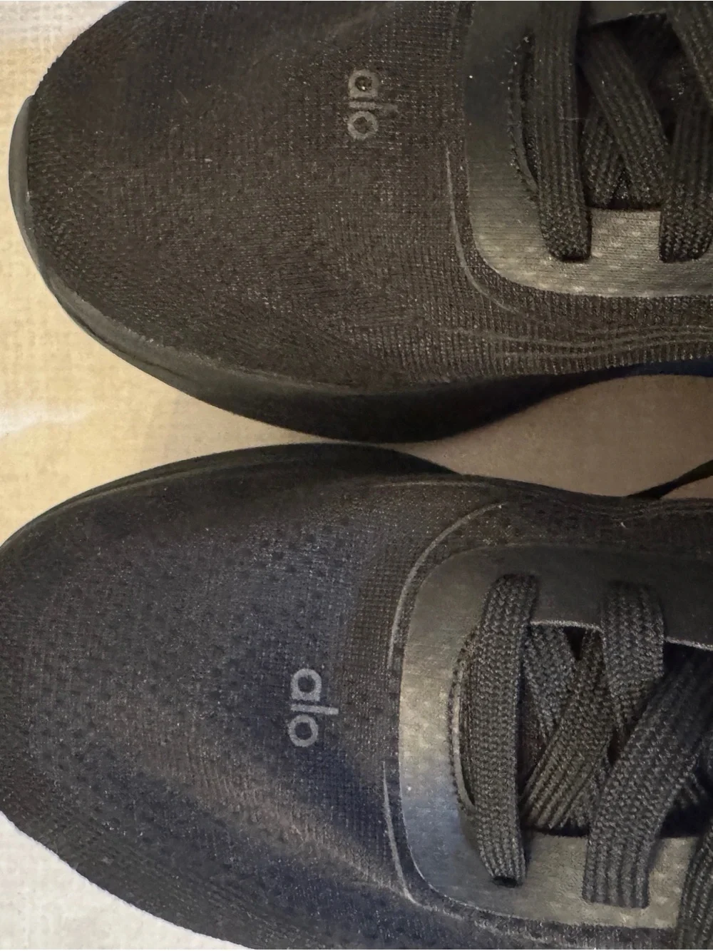 Alo Runner Black  Performance Running Shoes